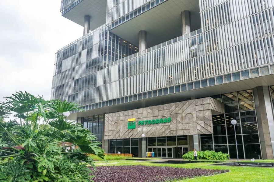 Petrobras propõe a empregados três dias de trabalho presencial por 2 anos
