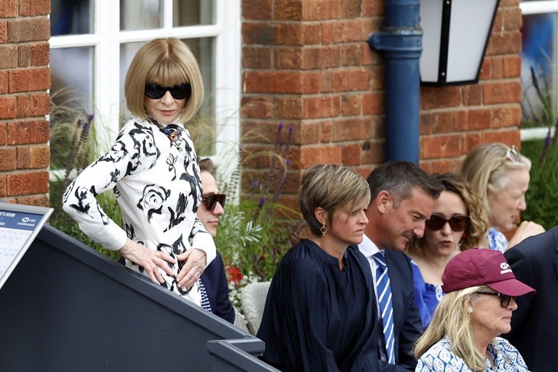 A editora-chefe da Vogue, Anna Wintour, antes da final do torneio de tênis de Nottingham. 22/06/2025
