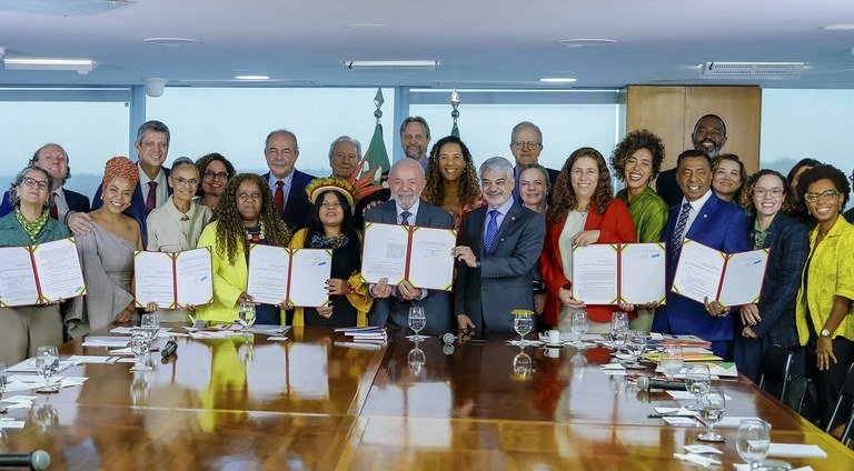 Lula sanciona lei que amplia cotas em concursos públicos de 20% para 30%