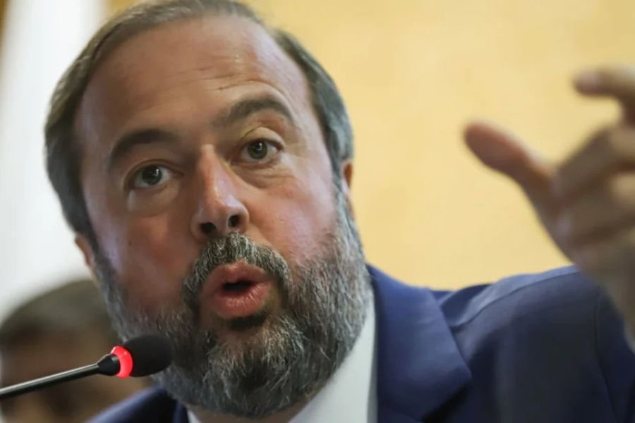 Ministro Alexandre Silveira bate de frente com o Congresso