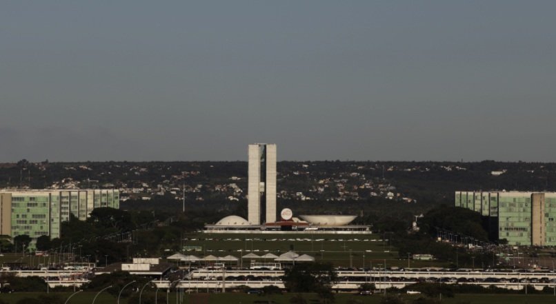 Governo avalia proposta de corte de 10% em benefícios tributários para substituir IOF