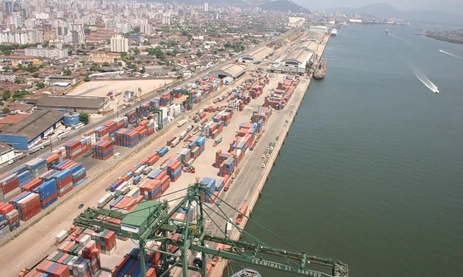 Balança comercial tem superávit de US$ 24,4 bi no ano até maio, queda de 30,6%