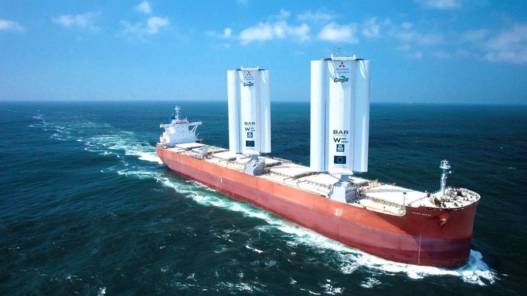 Navio movido a vela metálica é usado para transportar açúcar brasileiro; conheça projeto