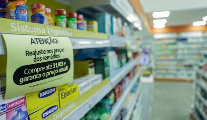 Supermercados querem instalar farmácias inteiras e vender remédios com prescrição