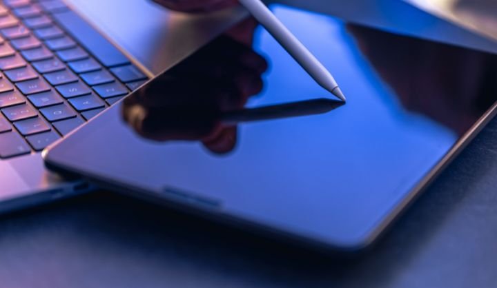 Brasil tem 272 milhões smartphones e 2,4 dispositivos digitais por habitante, aponta FGV