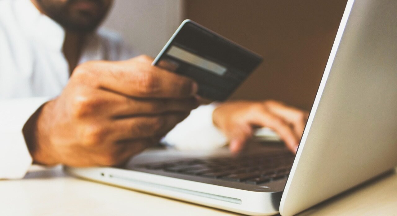 Mastercard quer acabar com senhas e aposta em compras online com um só clique