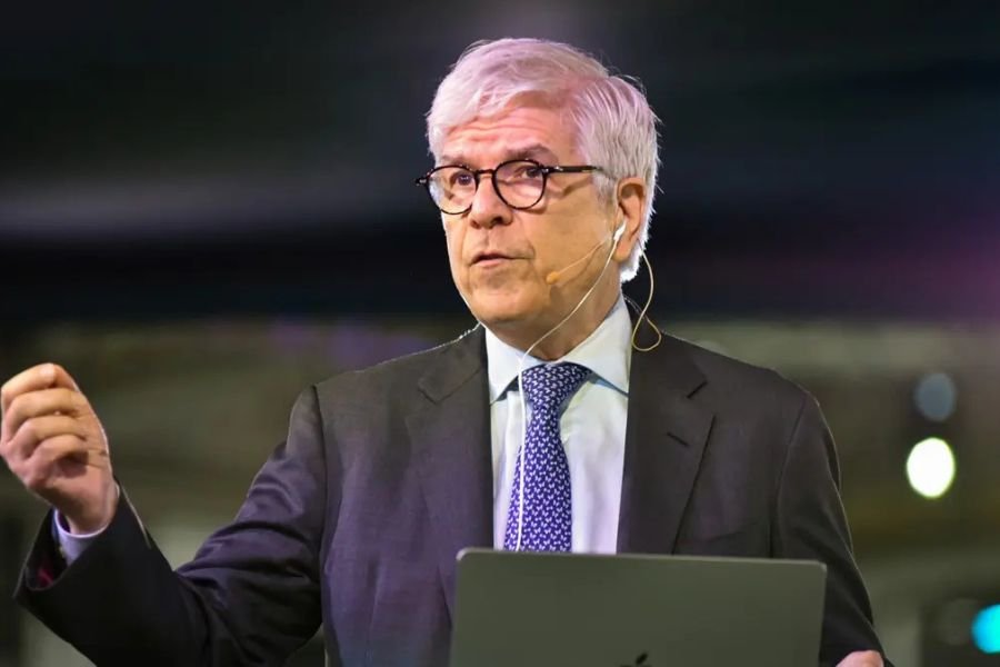 ‘A IA faz coisas incríveis, mas ainda é fraca’, afirma Paul Romer, Prêmio Nobel de Economia