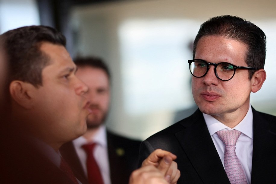 Presidente do Senado, Davi Alcolumbre, e presidente da Câmara dos Deputados, Hugo Motta, falam à imprensa no Palácio do Alvorada, em Brasília 03/06/2025