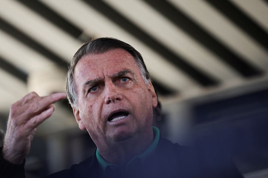 Bolsonaro diz que ‘Pix tem nome’ e, mesmo sem poder, se oferece para ir negociar com Trump