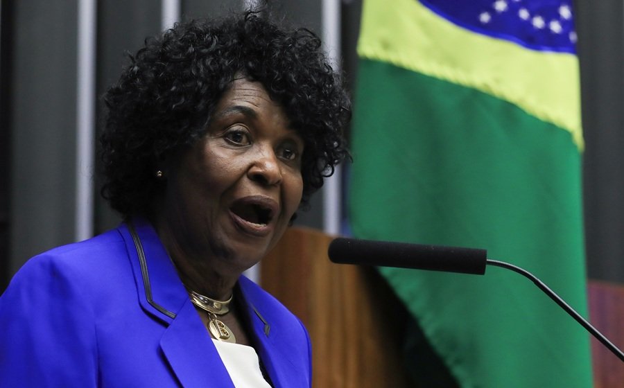 Benedita da Silva pede autodeclaração racial no imposto de renda
