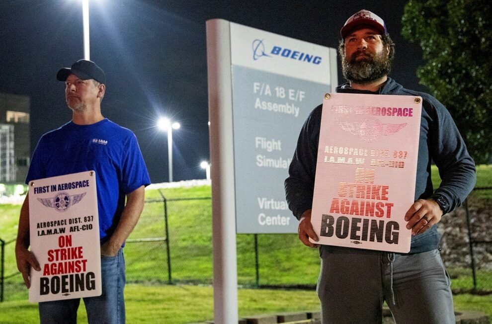 Mais de 3 mil trabalhadores da Boeing que fabricam jatos militares iniciam greve