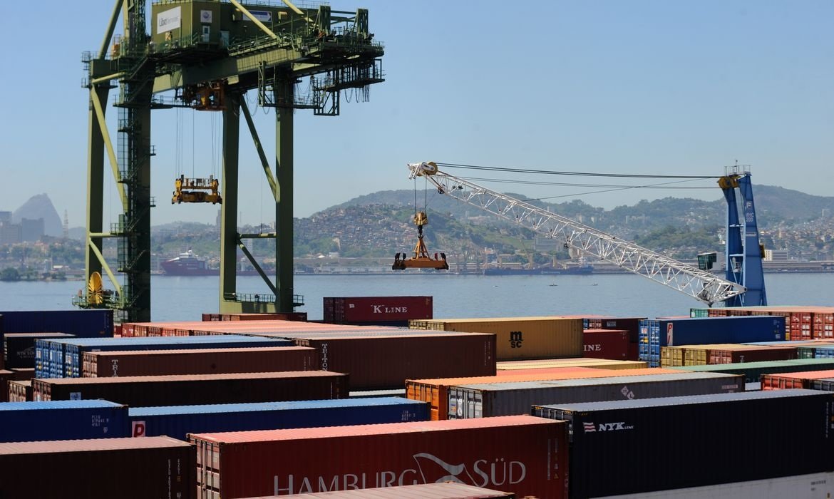 Economia recua em junho, mas avança 0,3% no 2º tri, mostra prévia do PIB do BC