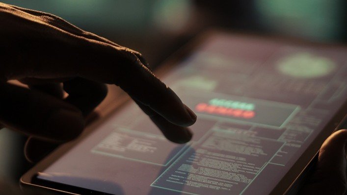 Como o PCC usou fintechs e fundos de investimento para lavar dinheiro no setor de combustíveis