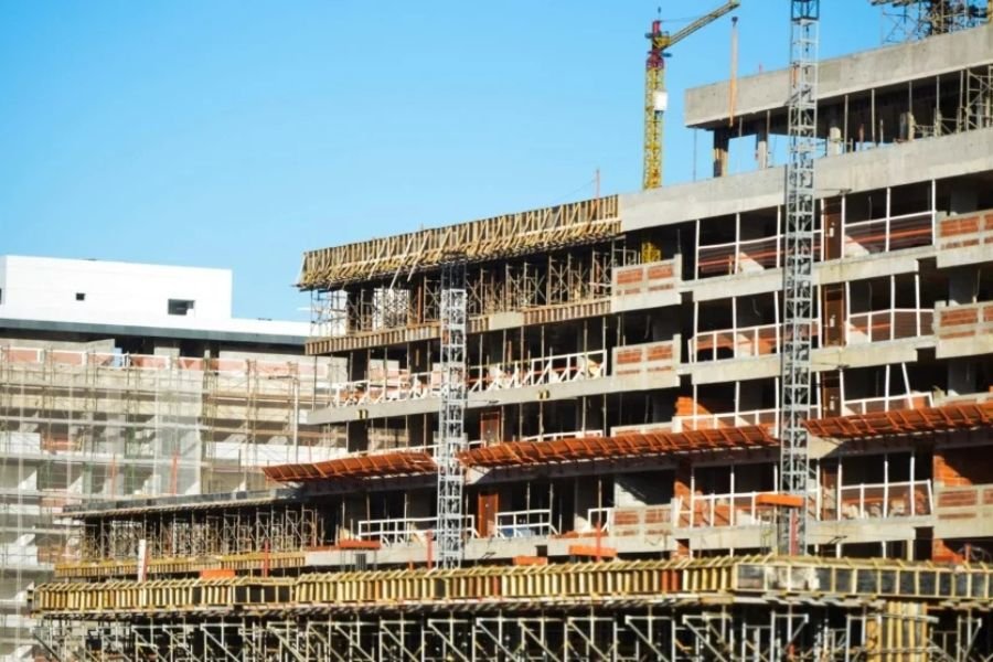 Intenção de investimento na construção cai ao menor nível em 28 meses