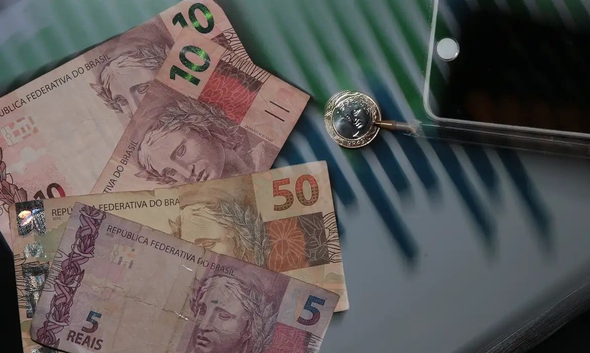 Com investimento de R$ 300 por mês, em quanto tempo terei R$ 500 mil?