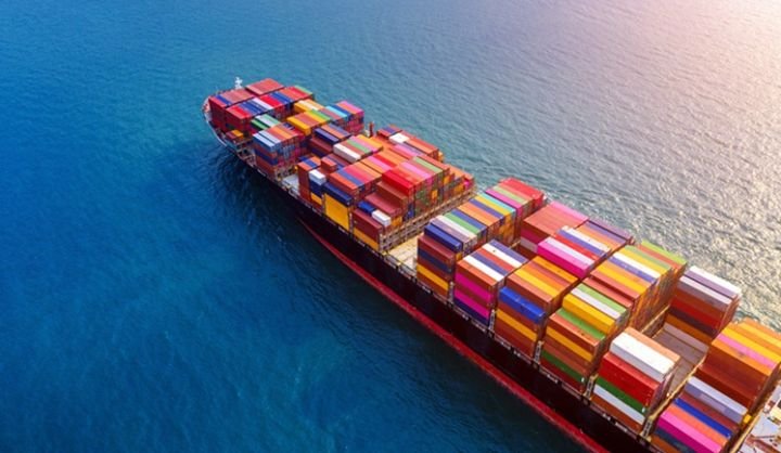 Fotografia de um navio cargueiro para ilustrar matérias sobre exportações