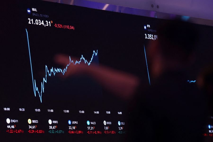 Dólar fecha em queda, a R$ 5,47; Ibovespa tem leve alta após tombo na véspera