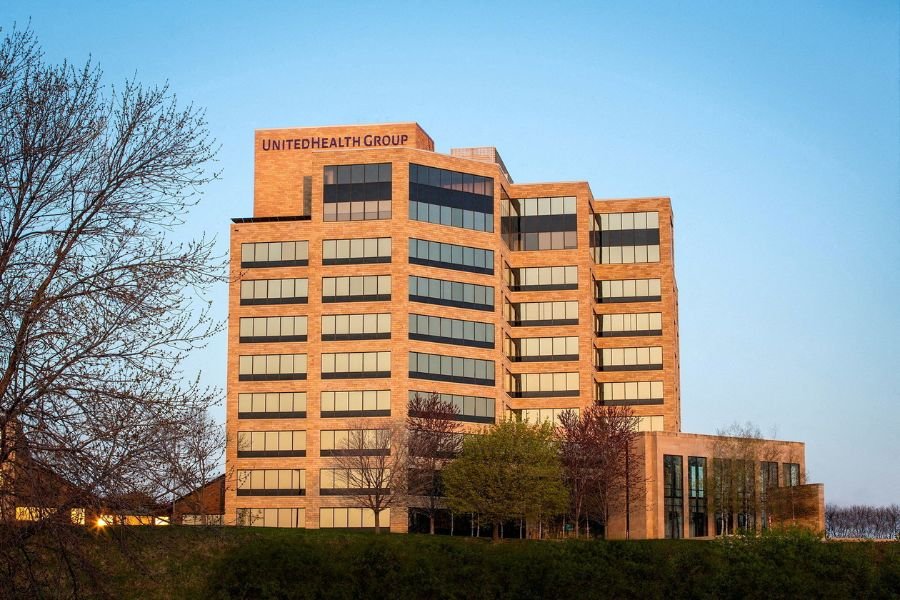 Ações da UnitedHealth disparam após Warren Buffett investir US$ 1,57 bi