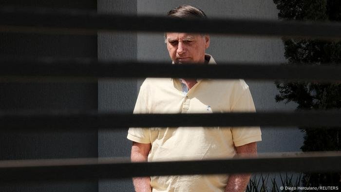Bolsonaro irá para a cadeia? Entenda a pena e o que acontece após a condenação