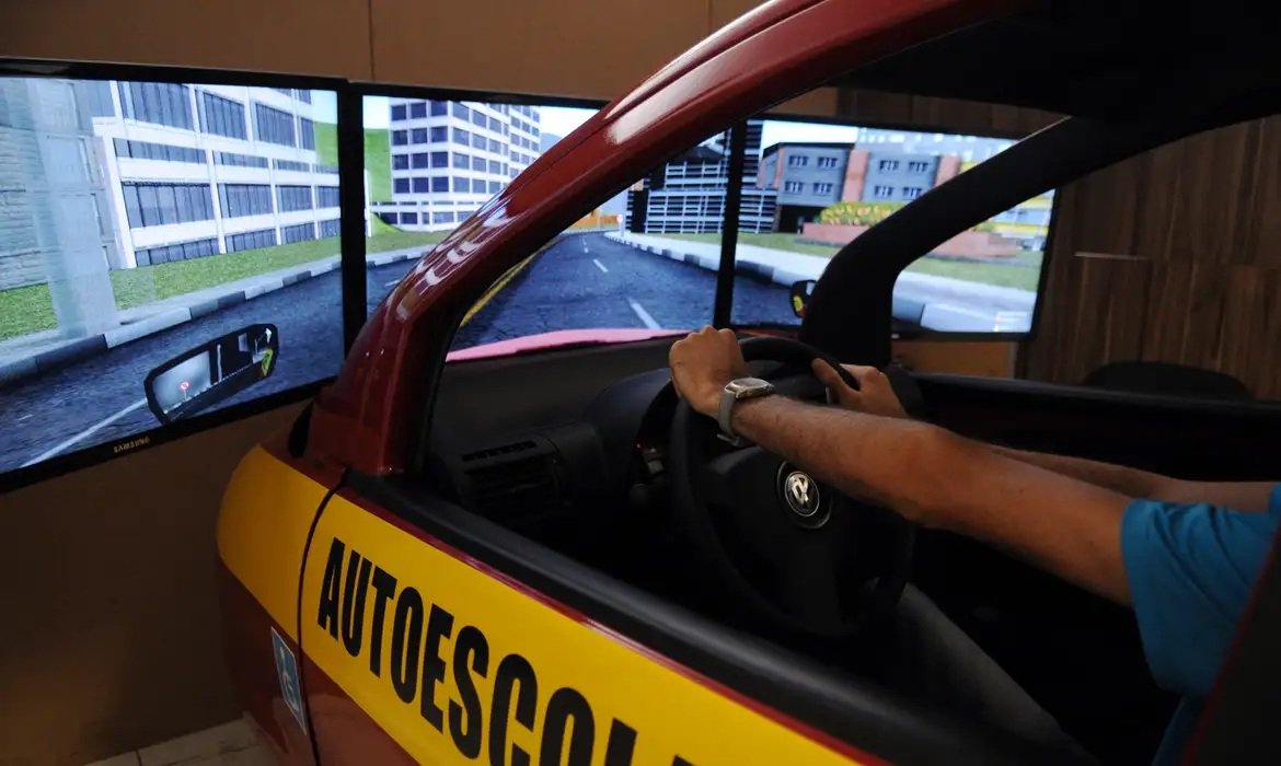 Autoescolas se mobilizam no Congresso para travar proposta que flexibiliza CNH