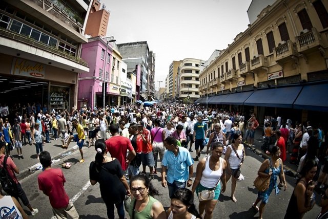 Inadimplência nas famílias brasileiras atinge maior nível em 15 anos, aponta CNC