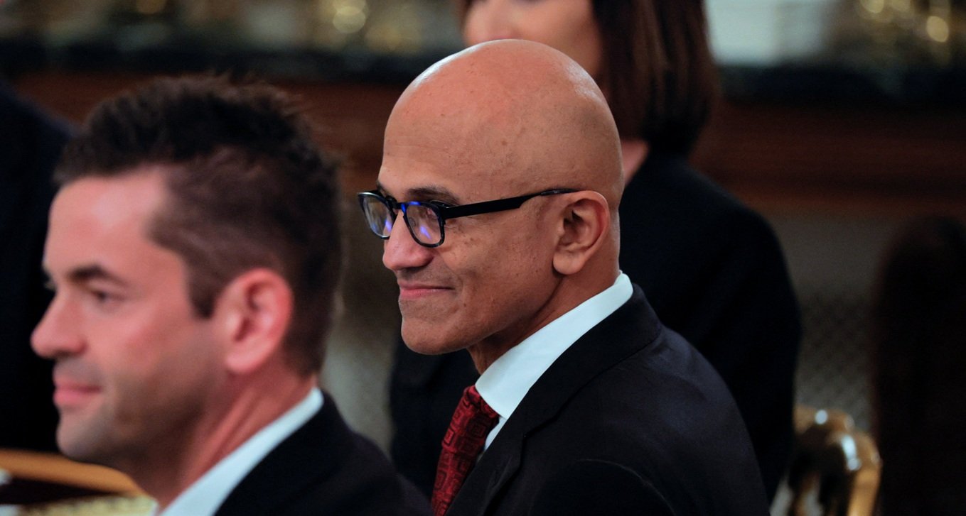 O CEO da Microsoft, Satya Nadella, participa de um jantar privado para líderes de tecnologia e negócios oferecido pelo presidente dos EUA, Donald Trump, no Salão de Jantar de Estado da Casa Branca, em Washington, DC, EUA, em 4 de setembro de 2025