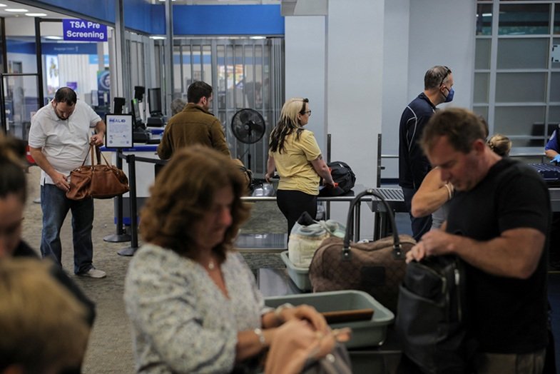 Paralisação nos EUA deixa 60 mil profissionais da segurança aérea sem salário
