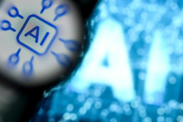 Especialistas e famosos pedem fim do desenvolvimento da superinteligência artificial; entenda