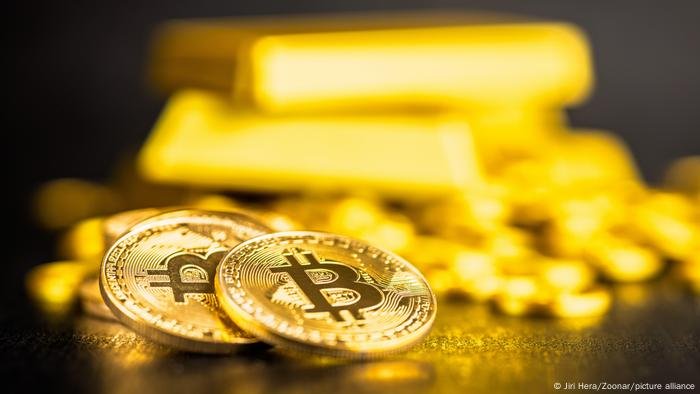 Entenda por que o ano está sendo excepcional para o ouro e bitcoin, e o que esperar