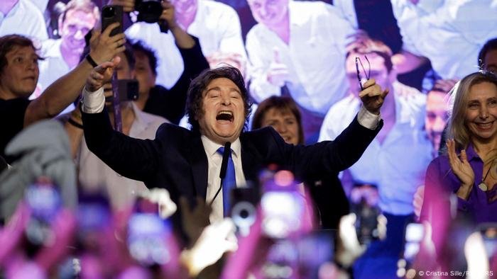 Triunfo nas urnas acima do esperado impulsiona reformas de Milei na Argentina