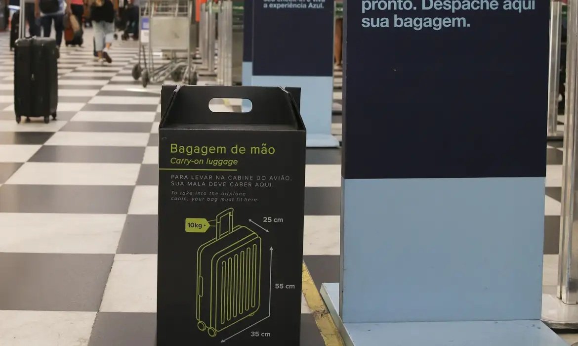 Senado aprova projeto de lei que garante gratuidade de bagagem de mão em voos