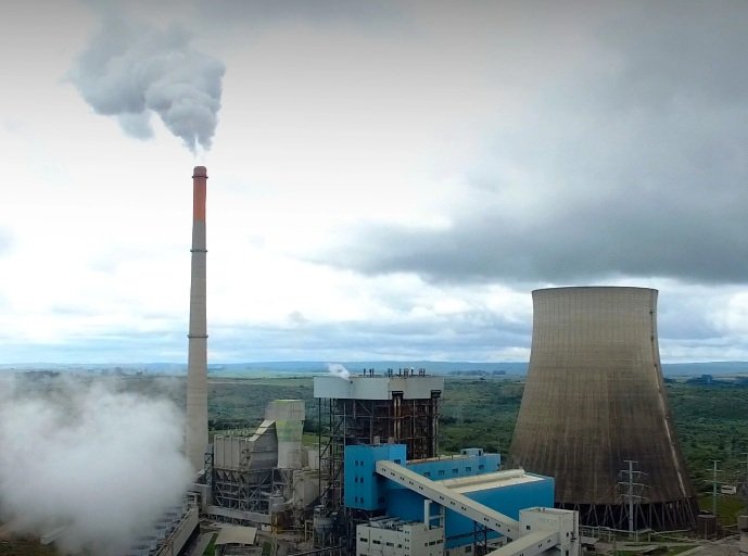 Brasil ainda subsidia eletricidade a carvão enquanto busca liderança climática na COP30
