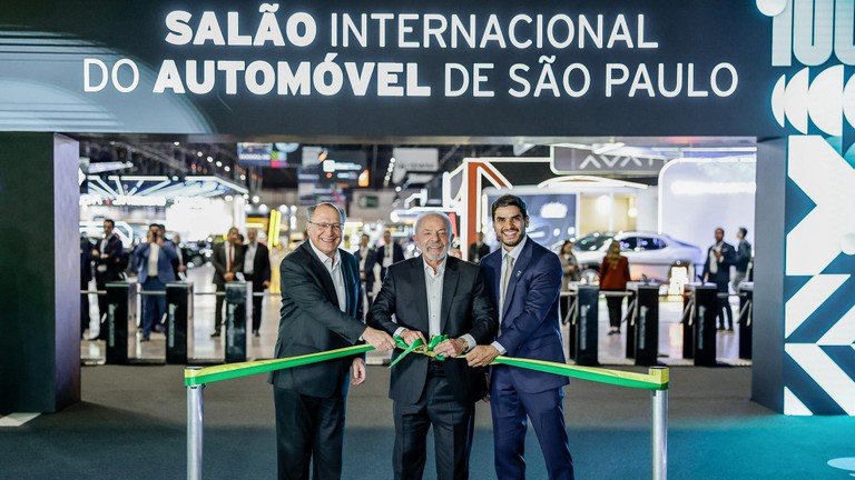 Para Lula, retorno do Salão do Automóvel é retrato de um país competitivo