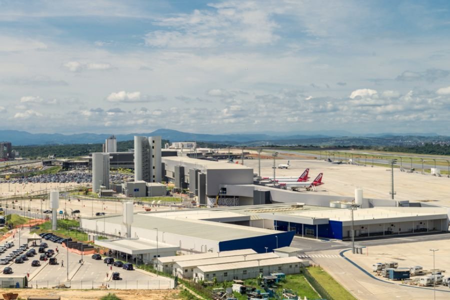 Motiva vende seus 20 aeroportos para a ASUR por R$ 11,5 bi e foca em trilhos e rodovias