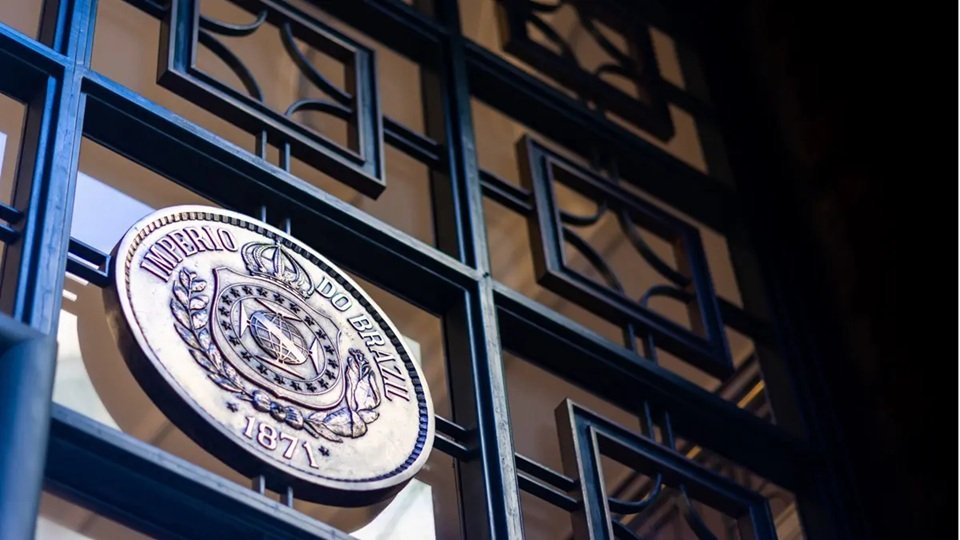 Quer investir no Ibovespa B3? Saiba a diferença entre opções, contratos futuros e ETFs