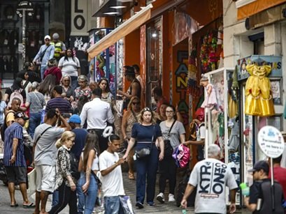 Prévia da inflação fica em 0,20% em novembro e desacelera para 4,50% em 12 meses