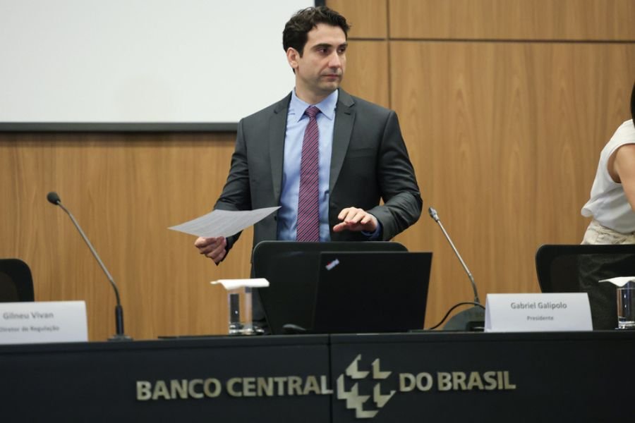 Galipolo: Política monetária está no caminho certo, mas caminha lentamente