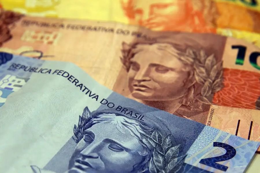 Notas de real para ilustrar matérias sobre investir e investimentos