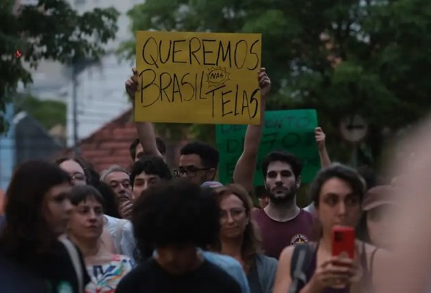 Protesto contra o texto do PL do Streaming, na Cinemateca Brasileira em SP