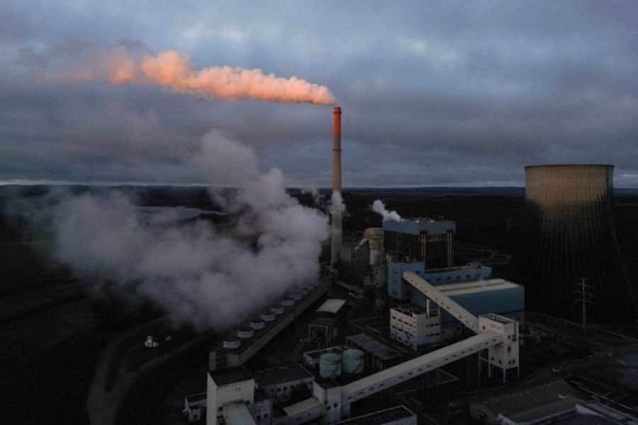 Grupo dos irmãos Batista investe em carvão e expõe contradição climática do Brasil