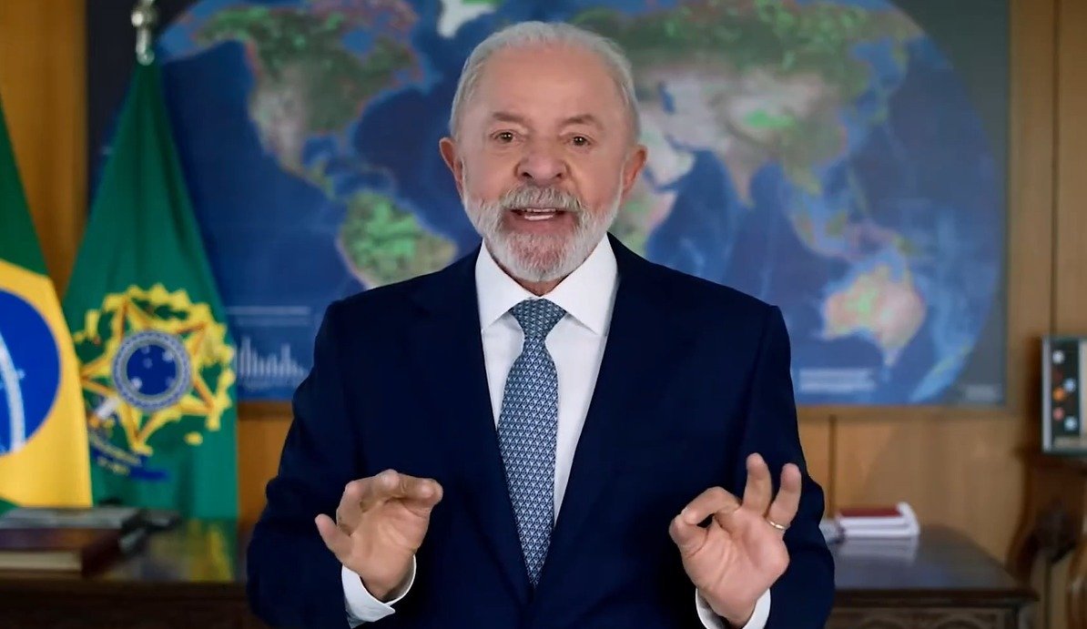Lula diz que isenção de IR injeta R$ 28 bi na economia e permite TV nova para a Copa