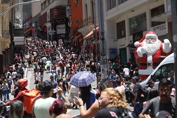 Isenção de IR: Lula sugere compra de TV, mas juro alto e dívidas são obstáculos, mostra pesquisa