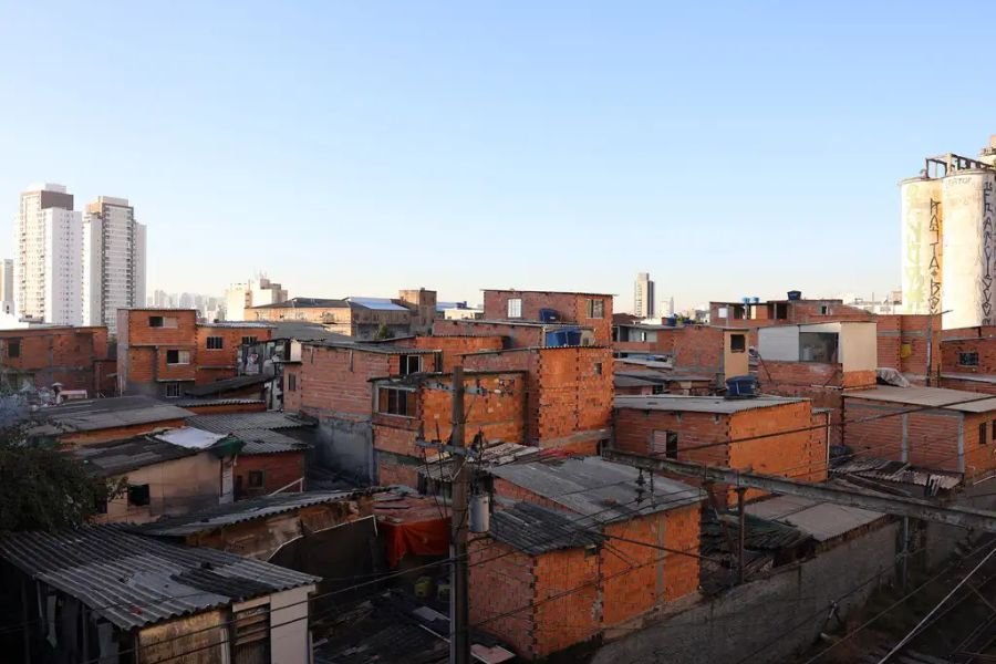 8 em cada 10 brasileiros acreditam que economia do país é pensada para favorecer ricos