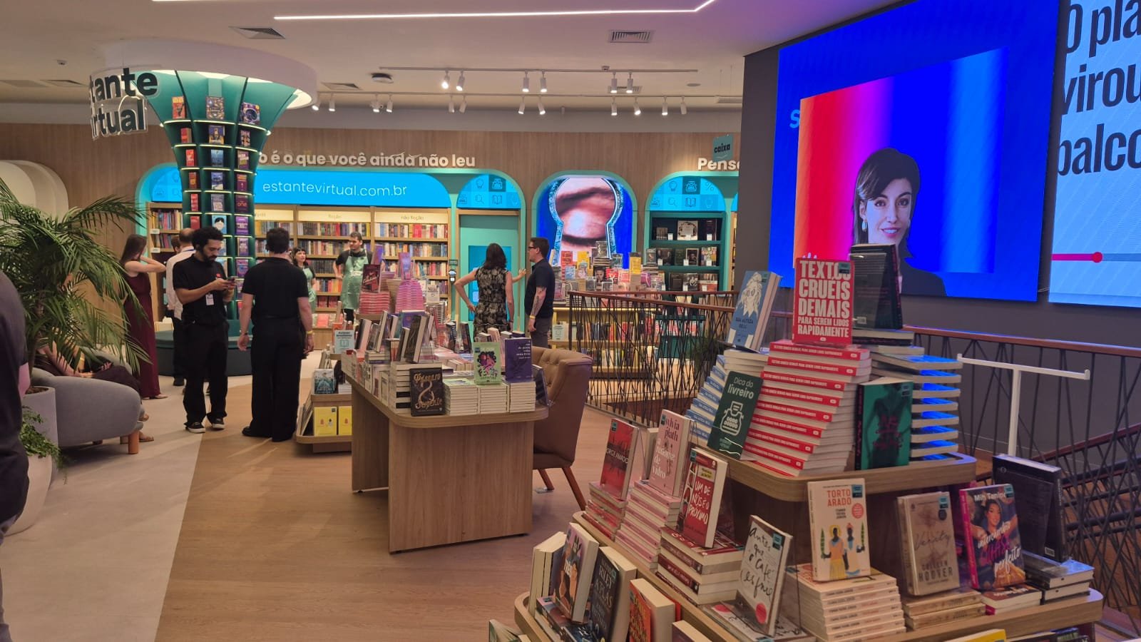 Primeira unidade física da Estante Virtual no Galeria Magalu