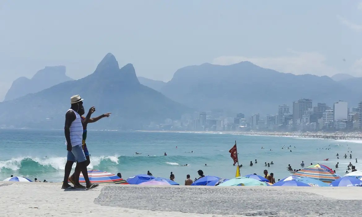 Brasil bate recorde de turistas em 2025; 1 em cada 3 foi argentino