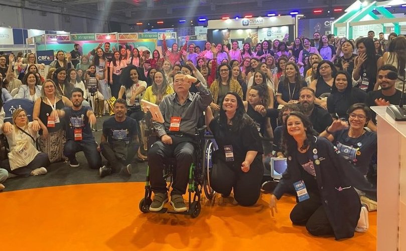 Com uso de IA, Shiba dá 1ª palestra após acidente e volta ao ‘Shark Tank’