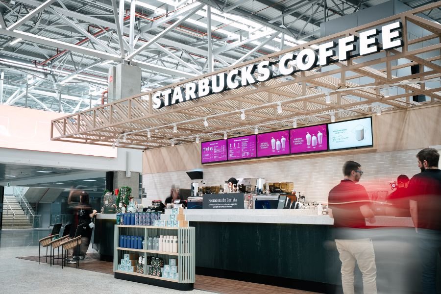 Após 2 anos, Starbucks volta a inaugurar lojas no Brasil e prevê mais 30 em 2026