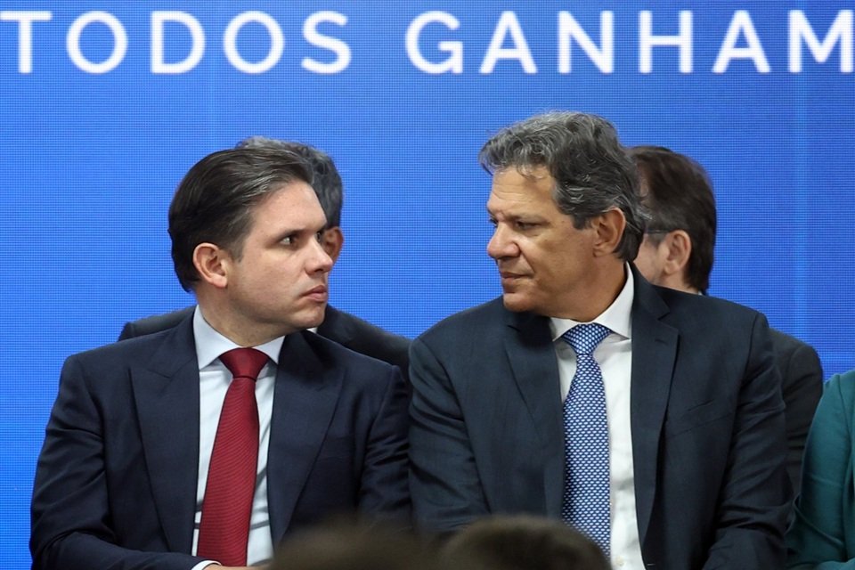 O presidente da Câmara dos Deputados, Hugo Motta, acompanhado do ministro da Fazenda, Fernando Haddad, participa do lançamento da plataforma digital da Reforma Tributária, na sede do Serviço Federal de Processamento de Dados (Serpro). 