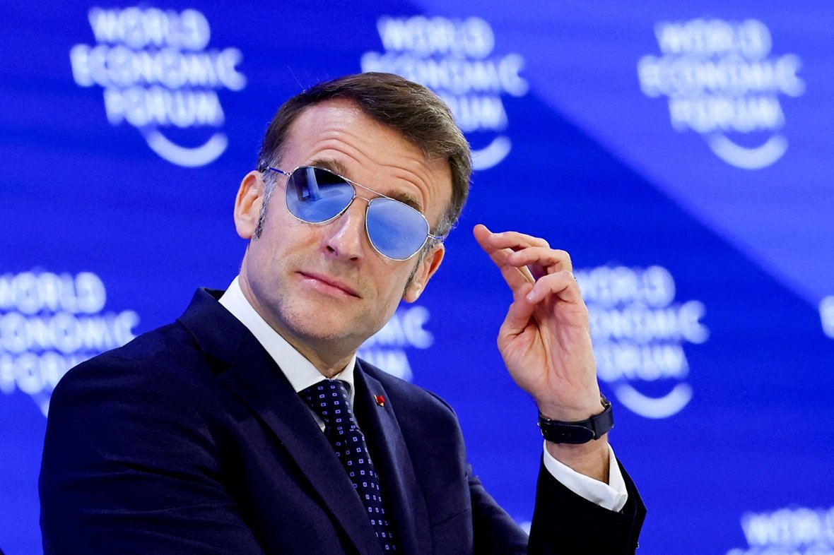 Estilo aviador: ações de fabricante de óculos usados por Macron disparam após imagem viralizar