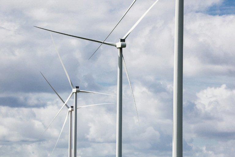 Energias eólica e solar ultrapassam combustíveis fósseis na UE em 2025
